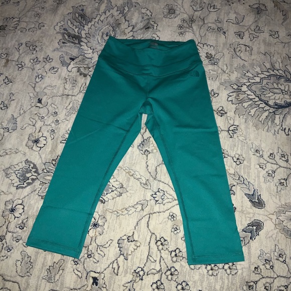 NEW The North Face Hatha Capri Leggings - Picture 2 of 6